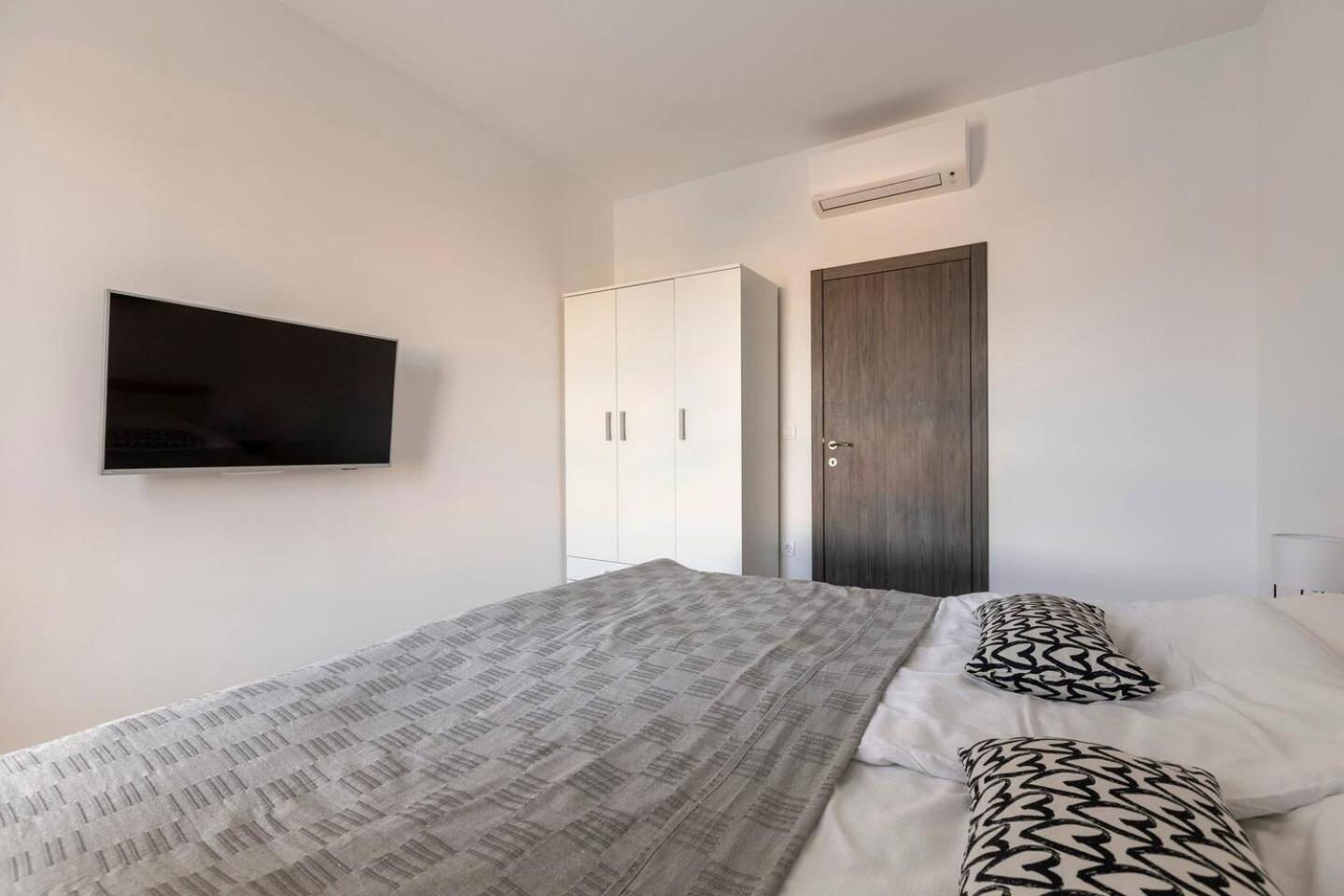 La Terrazza * * * *city Center Lux New Apt+parking * Pola